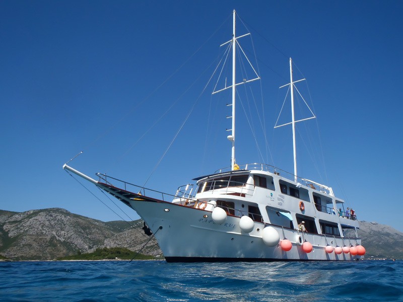 CRUCEROS CROACIA MS PAPE PRVI CRUCEROS COSTA DALMATA EN BARCO PEQUEÑO CRUCEROS COSTA DE CROACIA CREUERS CRUISES CROATIA DALMATIAN COAST #Crucero #Croacia #CostaDalmata #CroatiaCruises